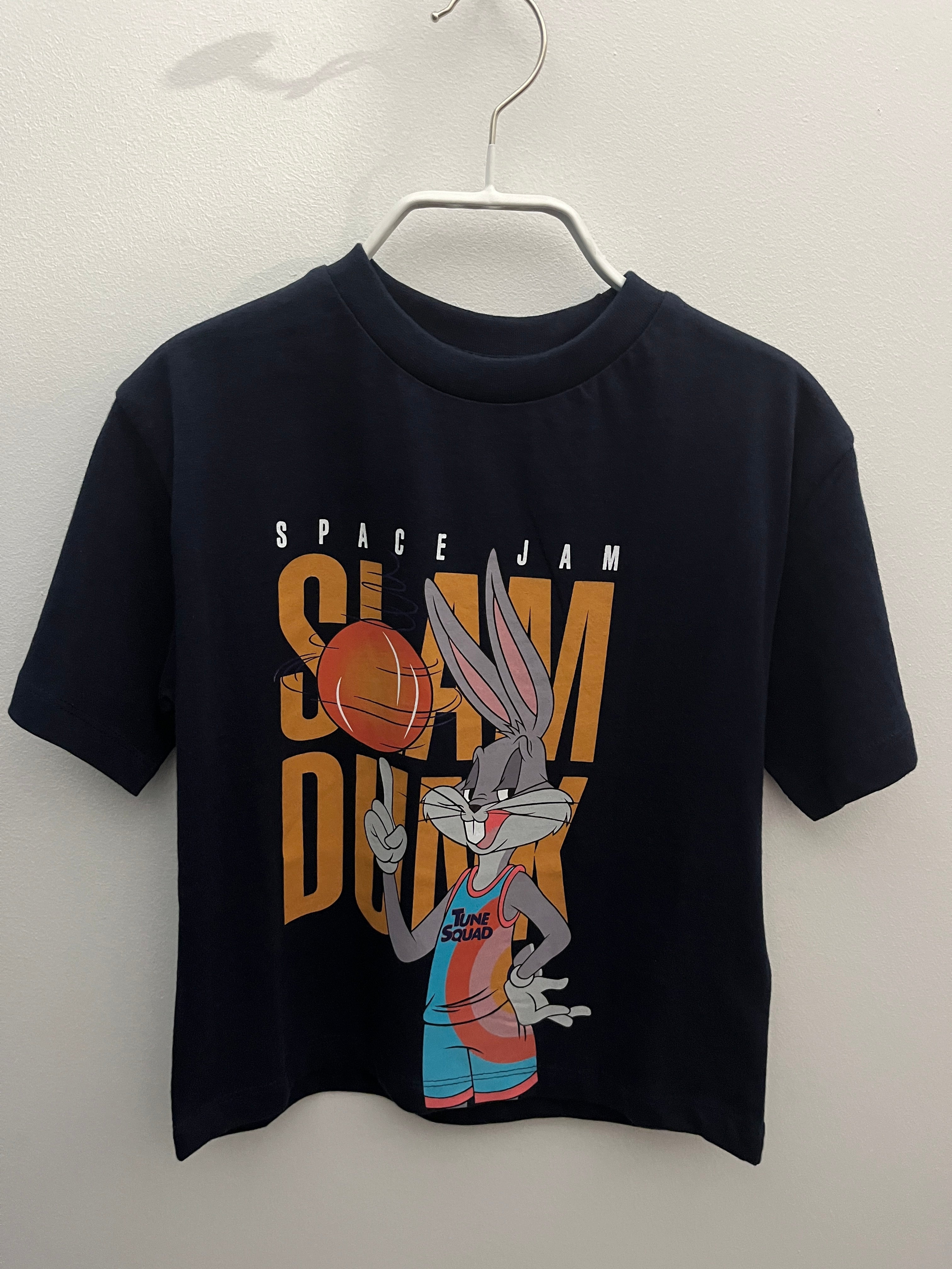 T-shirt basket